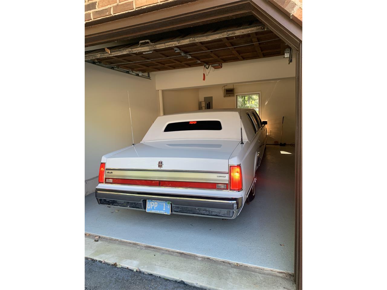 Lincoln-Limousine-1988-White-Gray-13