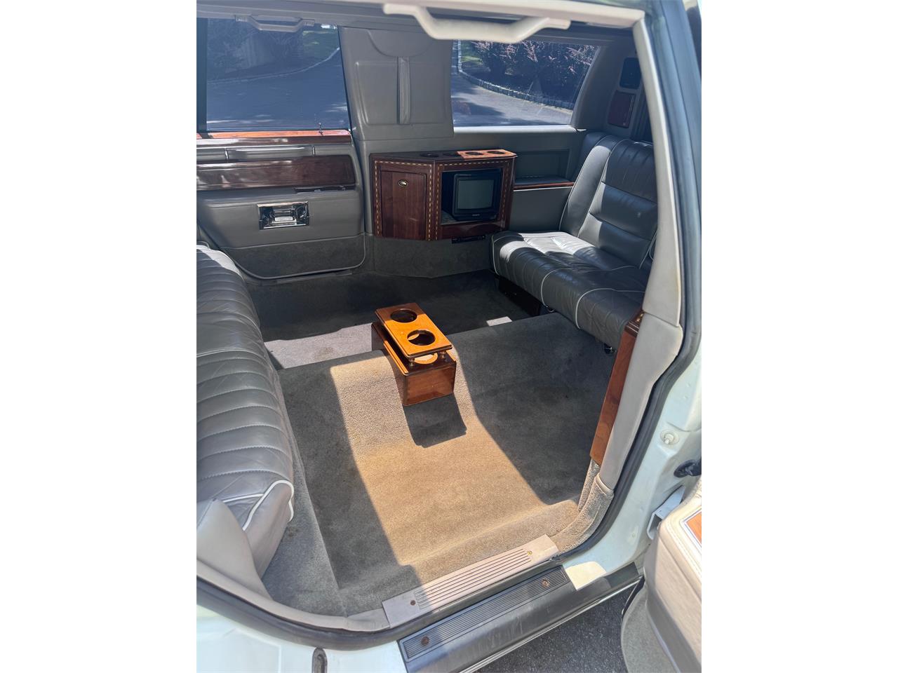 Lincoln-Limousine-1988-White-Gray-14