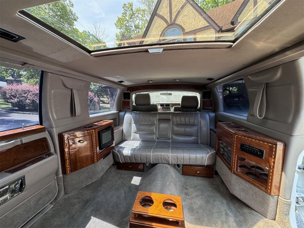 Lincoln-Limousine-1988-White-Gray-5