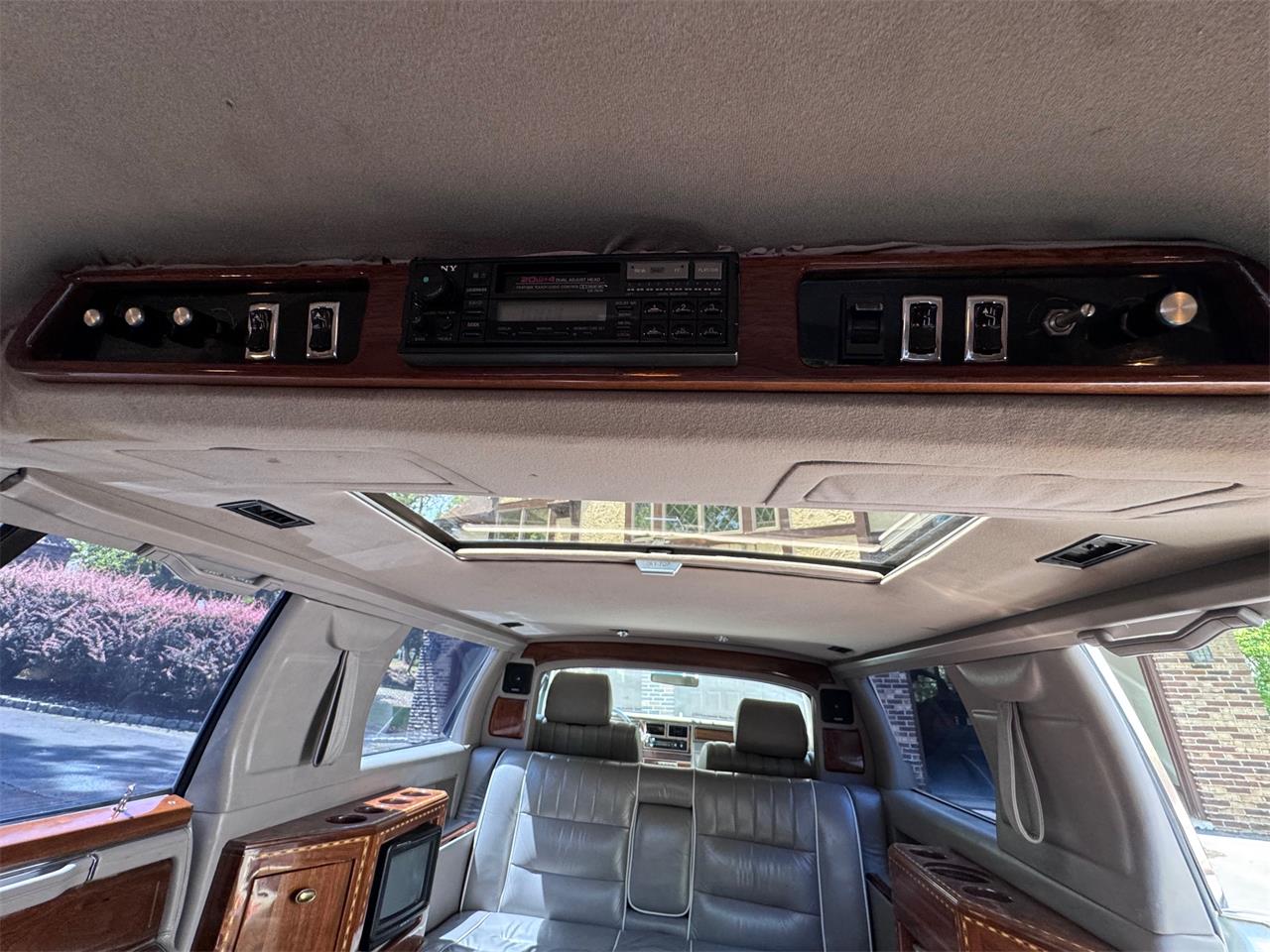 Lincoln-Limousine-1988-White-Gray-6