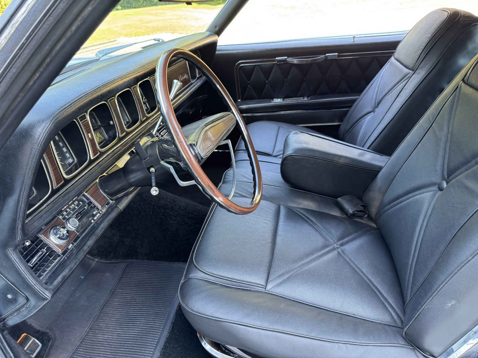 Lincoln-Mark-Series-1969-Coupe-11