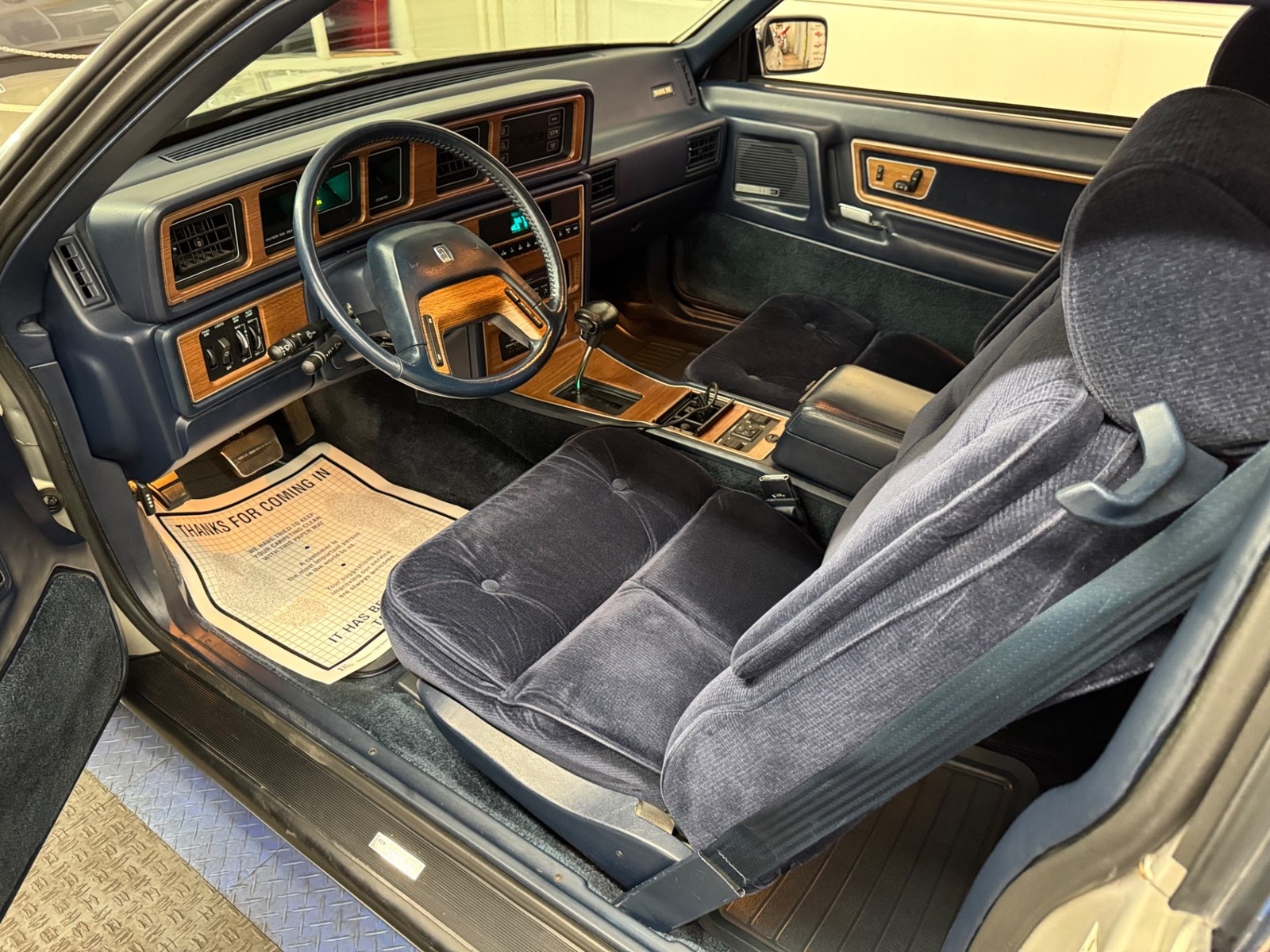 Lincoln-Mark-Series-1987-2-Door-14