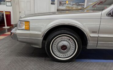 Lincoln-Mark-Series-1987-2-Door-17