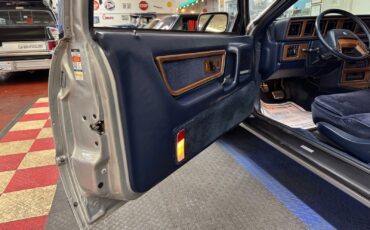 Lincoln-Mark-Series-1987-2-Door-37