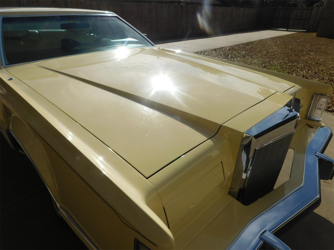 Lincoln-Mark-v-1978-Cream-Cream-2