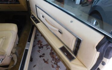 Lincoln-Mark-v-1978-Cream-Cream