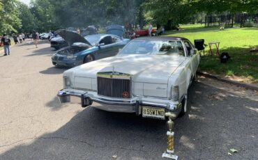 Lincoln-Mk-4-1974-White-Saddle-Two-Tone-1