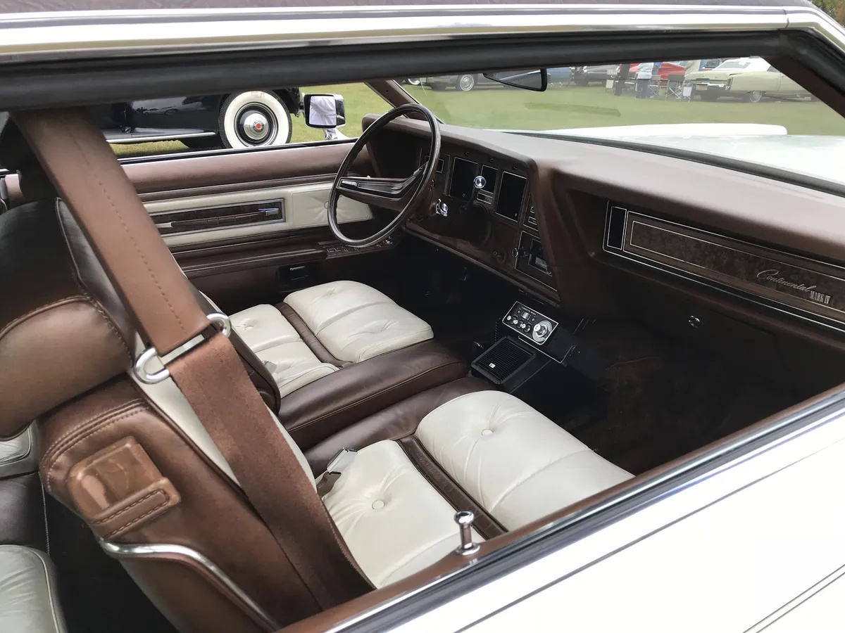 Lincoln-Mk-4-1974-White-Saddle-Two-Tone-10
