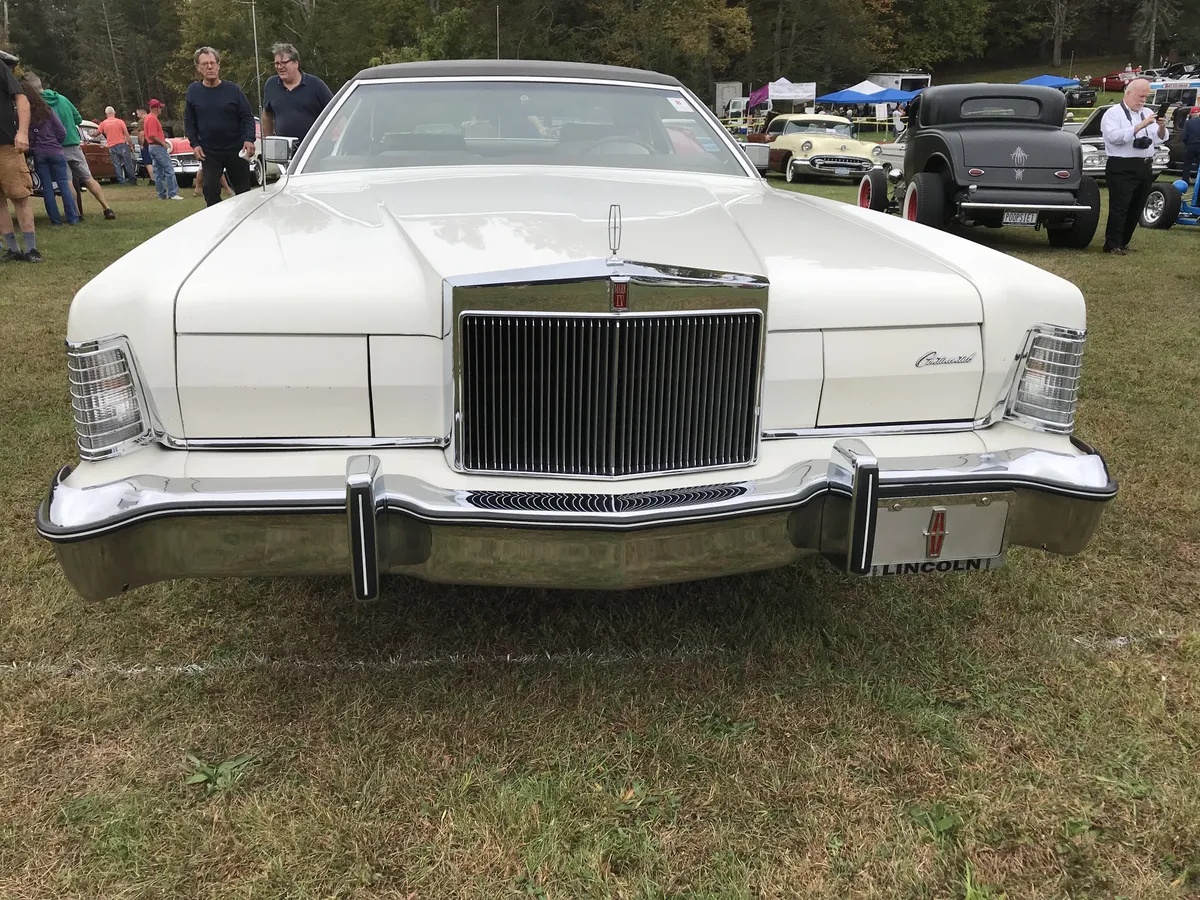 Lincoln-Mk-4-1974-White-Saddle-Two-Tone-11