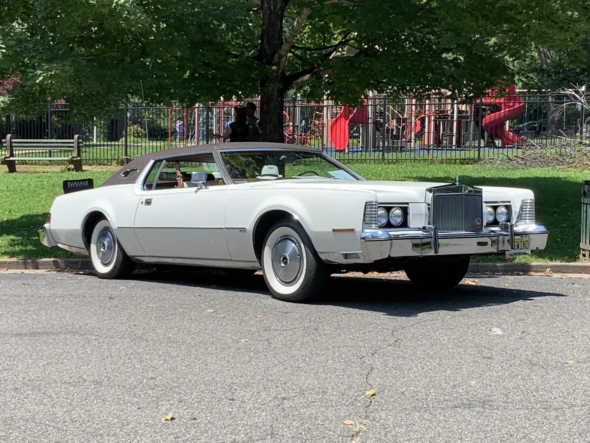 Lincoln-Mk-4-1974-White-Saddle-Two-Tone-13