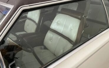 Lincoln-Mk-4-1974-White-Saddle-Two-Tone-4