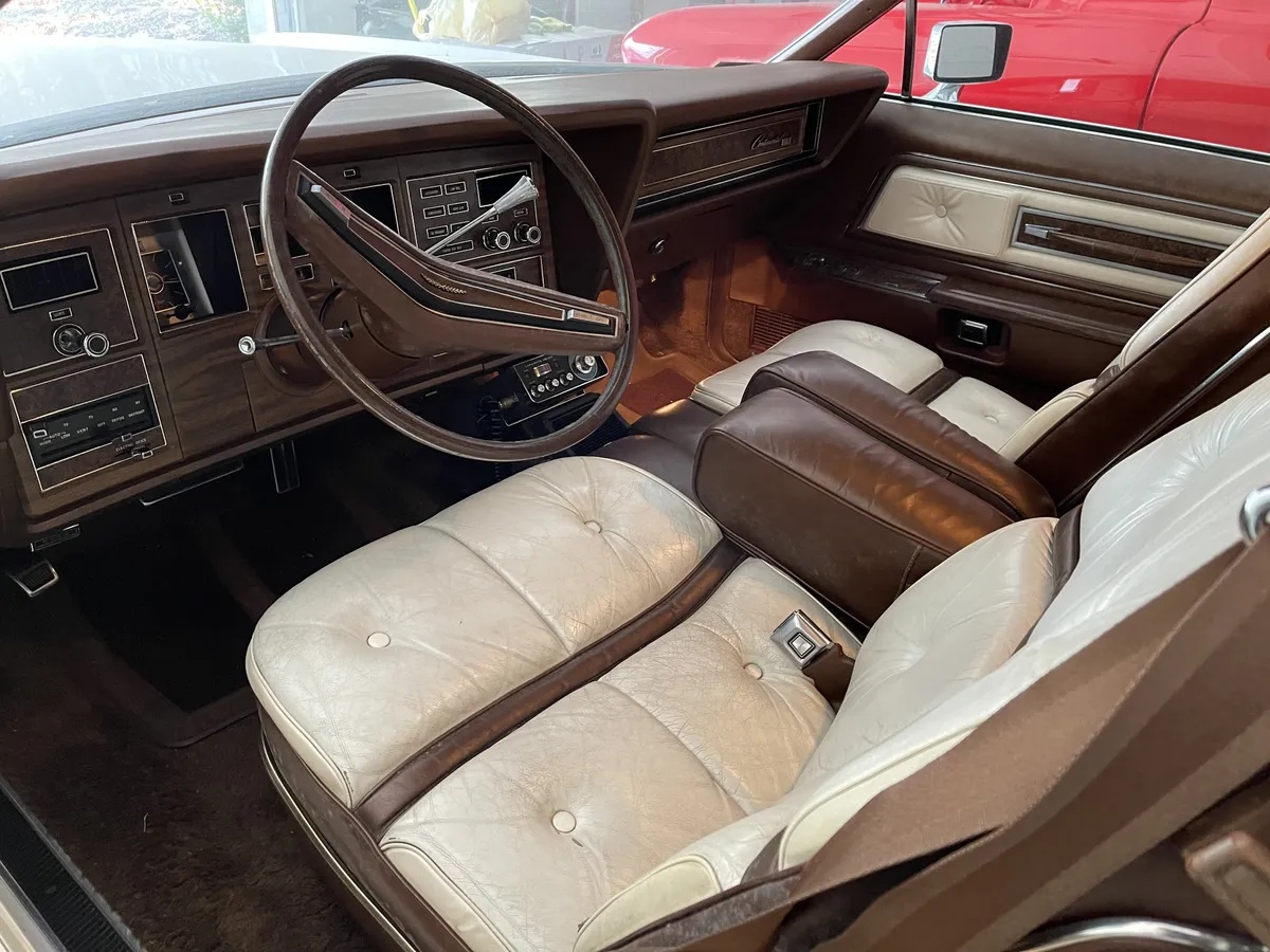 Lincoln-Mk-4-1974-White-Saddle-Two-Tone-5