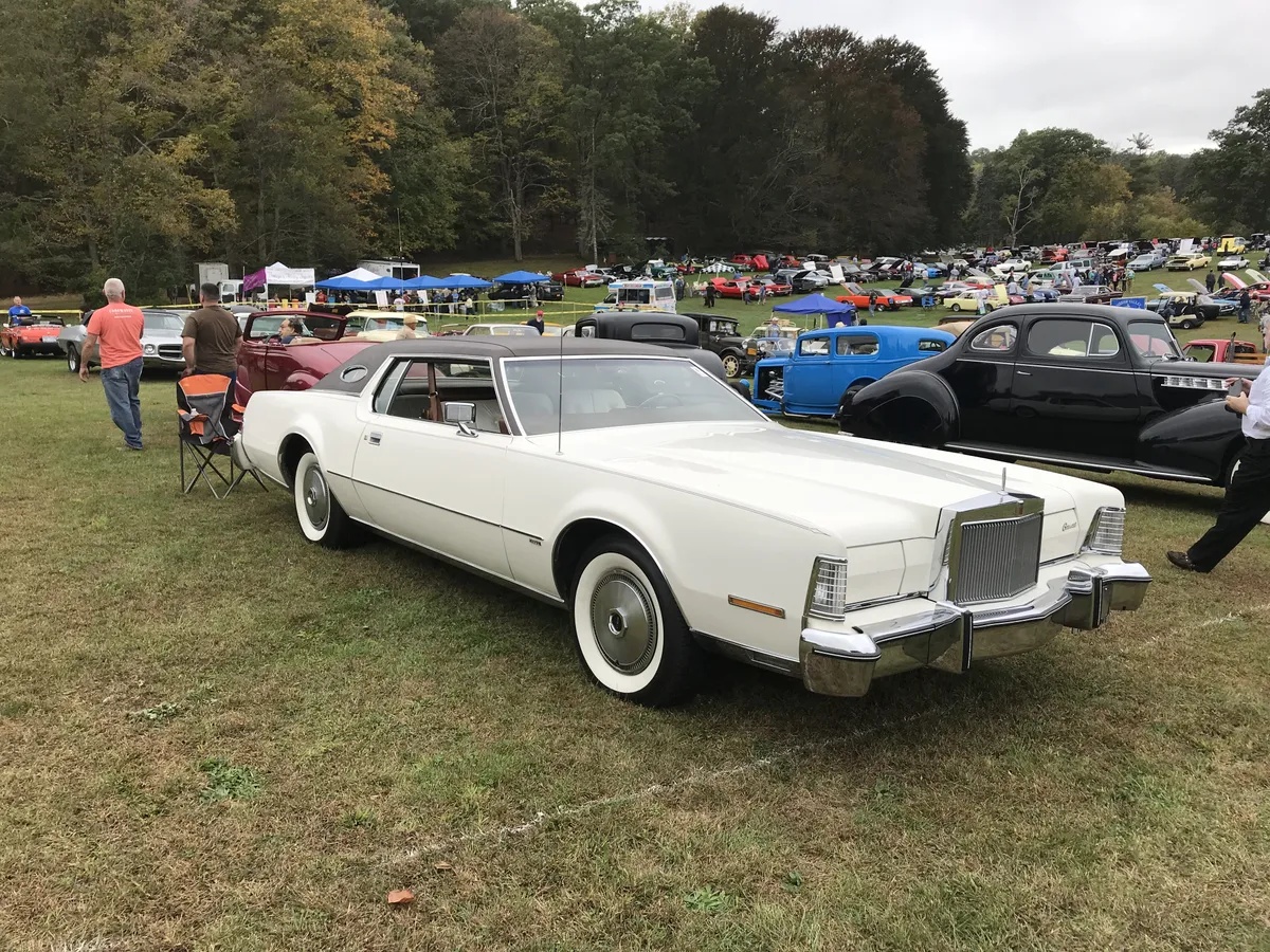 Lincoln-Mk-4-1974-White-Saddle-Two-Tone-8