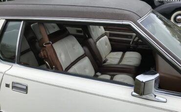Lincoln-Mk-4-1974-White-Saddle-Two-Tone-9