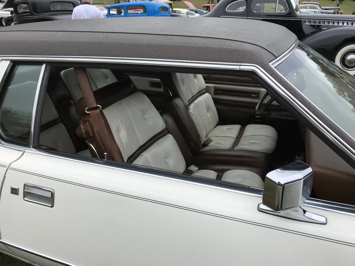 Lincoln-Mk-4-1974-White-Saddle-Two-Tone-9