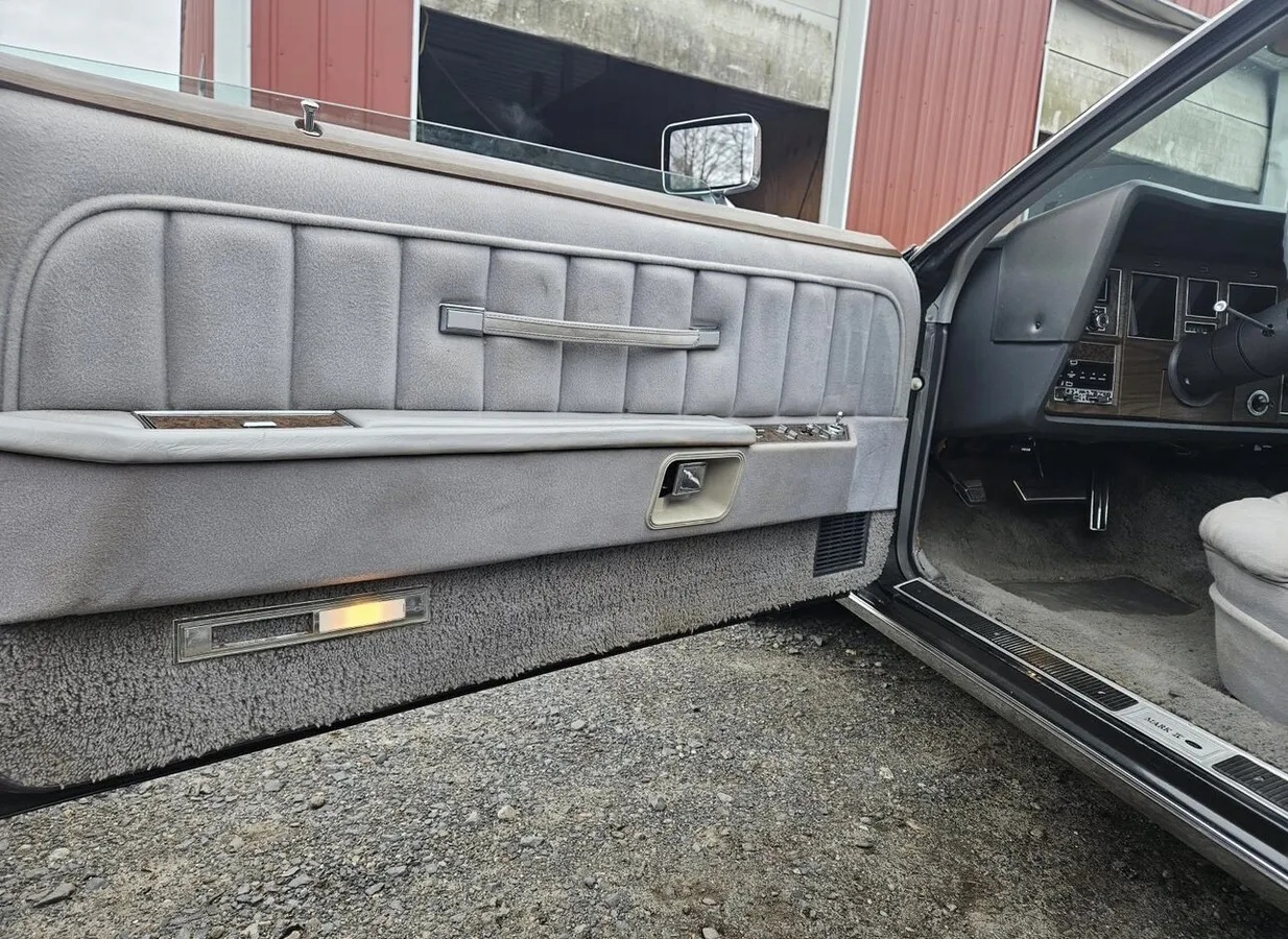 Lincoln-Mk-4-1976-Black-Gray-12