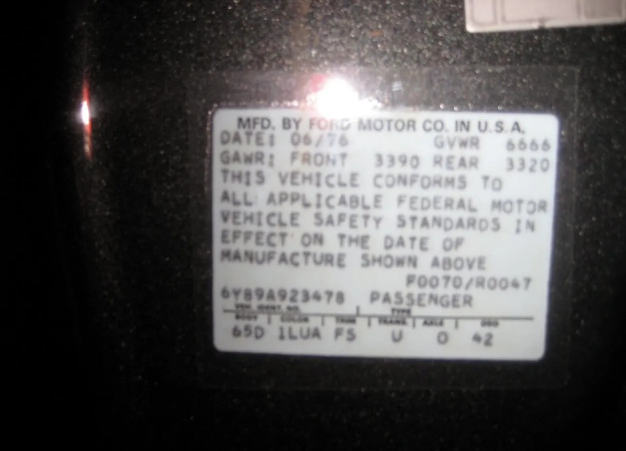 Lincoln-Mk-4-1976-Black-Gray-13