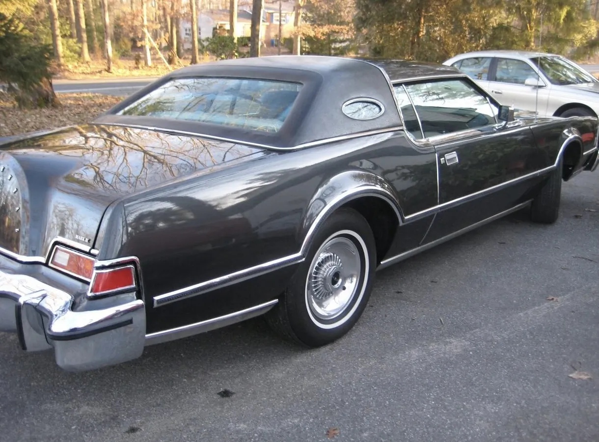 Lincoln-Mk-4-1976-Black-Gray-16
