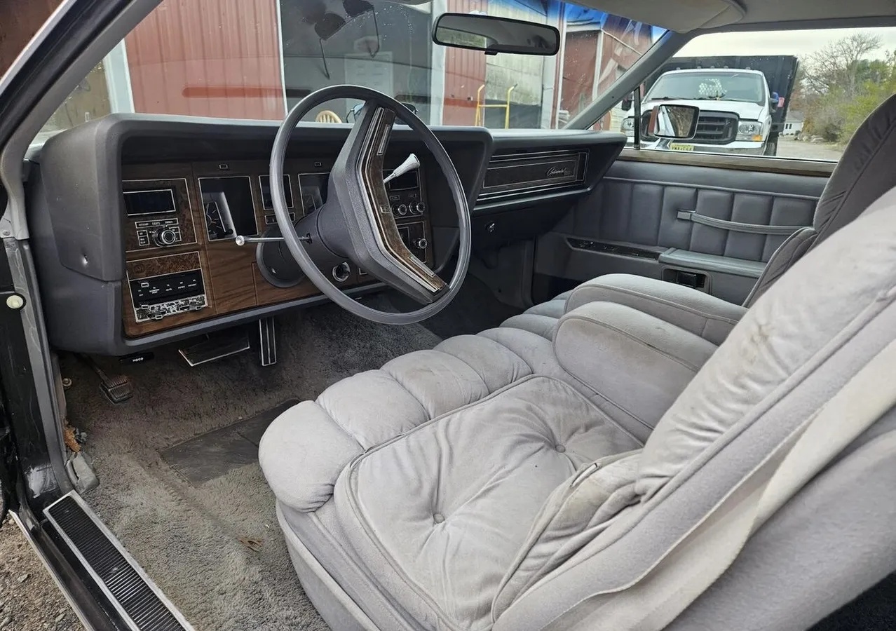 Lincoln-Mk-4-1976-Black-Gray-2