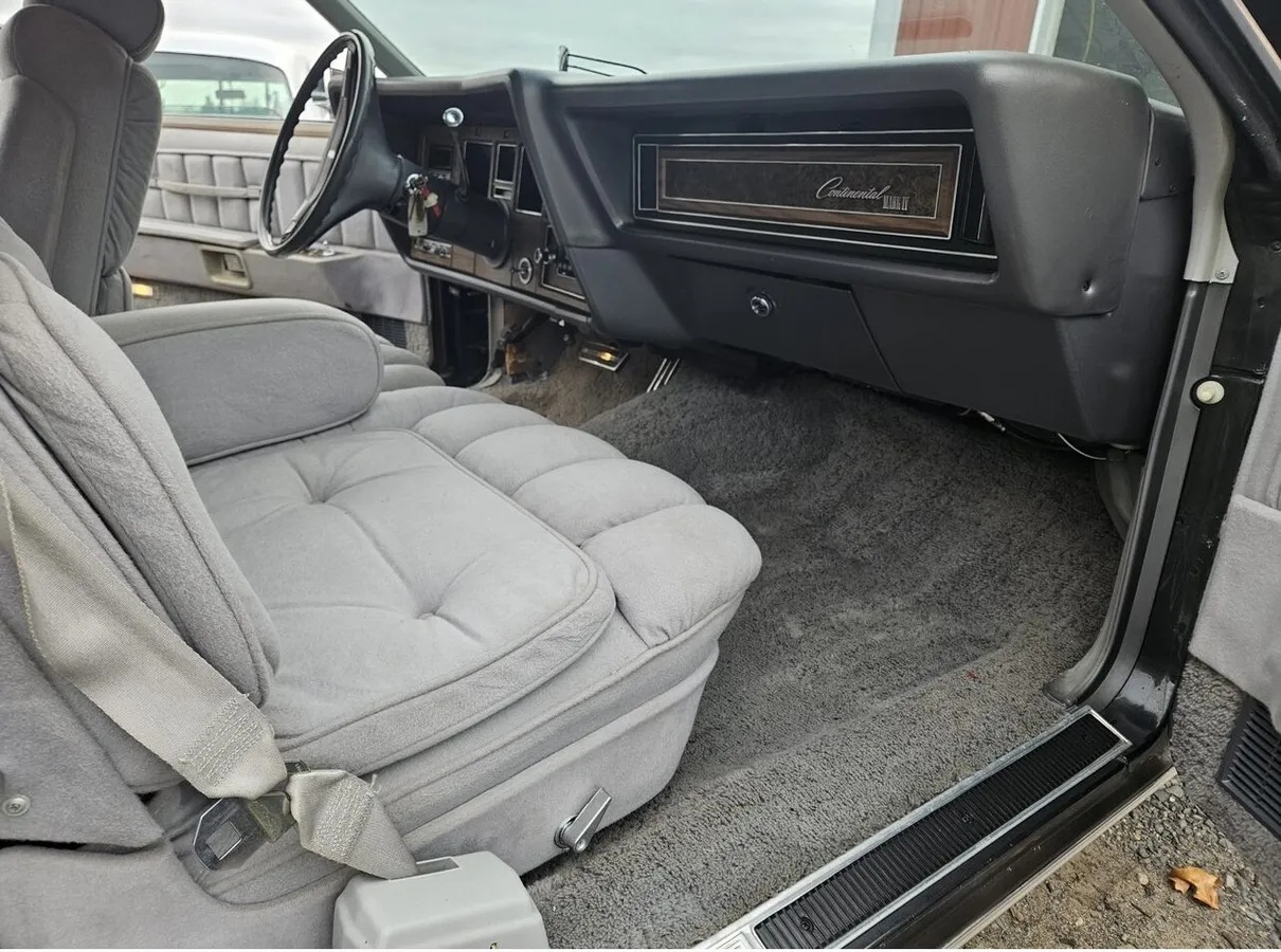 Lincoln-Mk-4-1976-Black-Gray