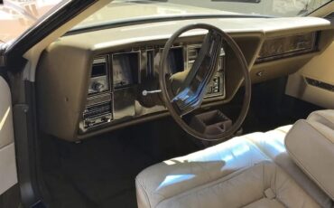 Lincoln-Mk-5-1979-Gold-Cream-Leather-10