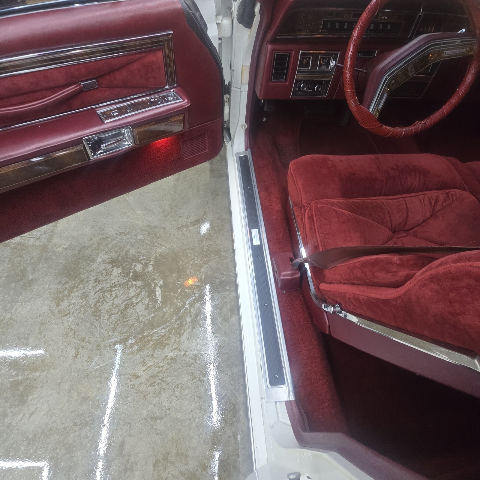 Lincoln-Town-Car-1977-19