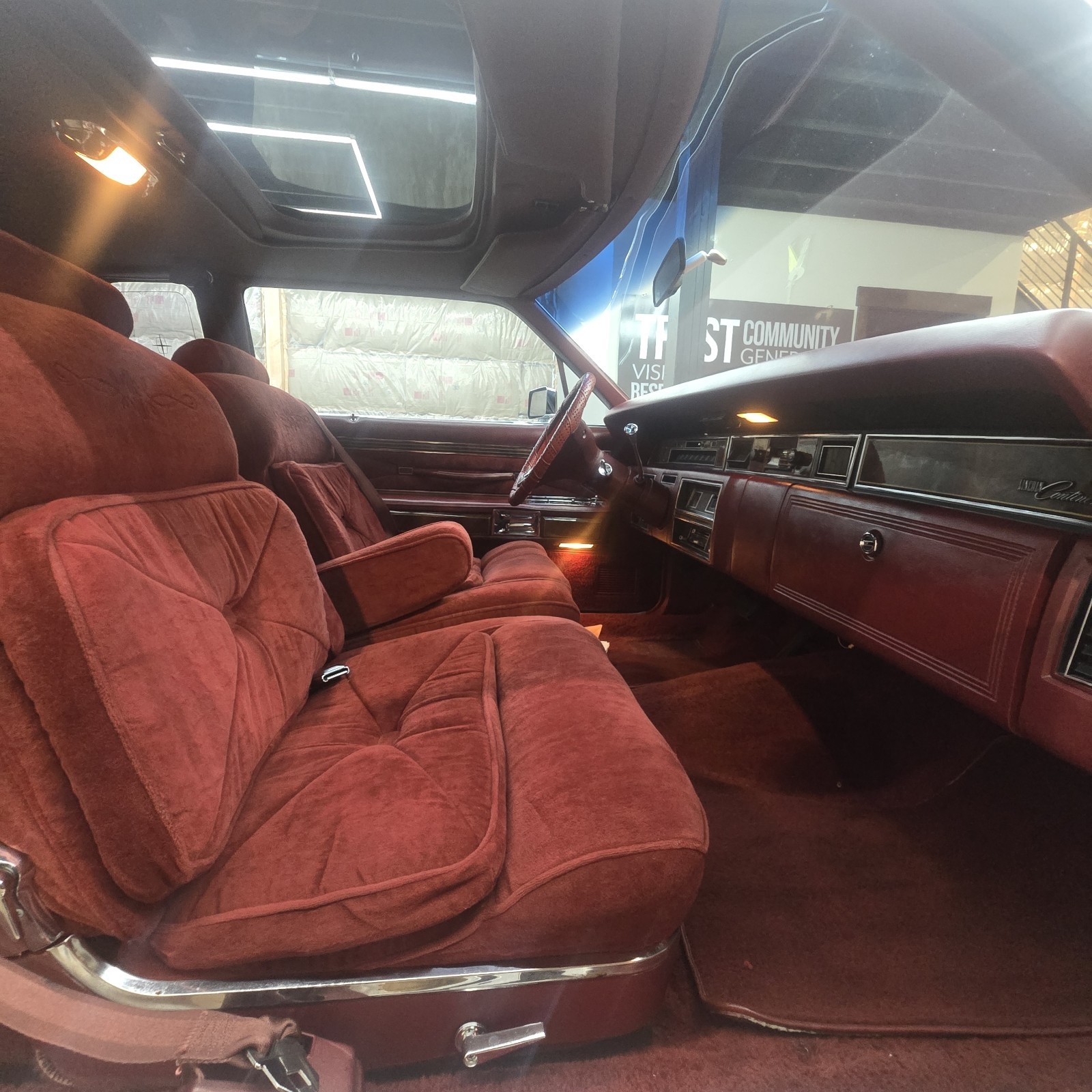Lincoln-Town-Car-1977-21