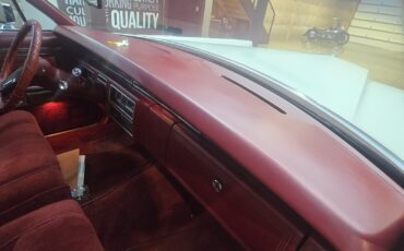 Lincoln-Town-Car-1977-23