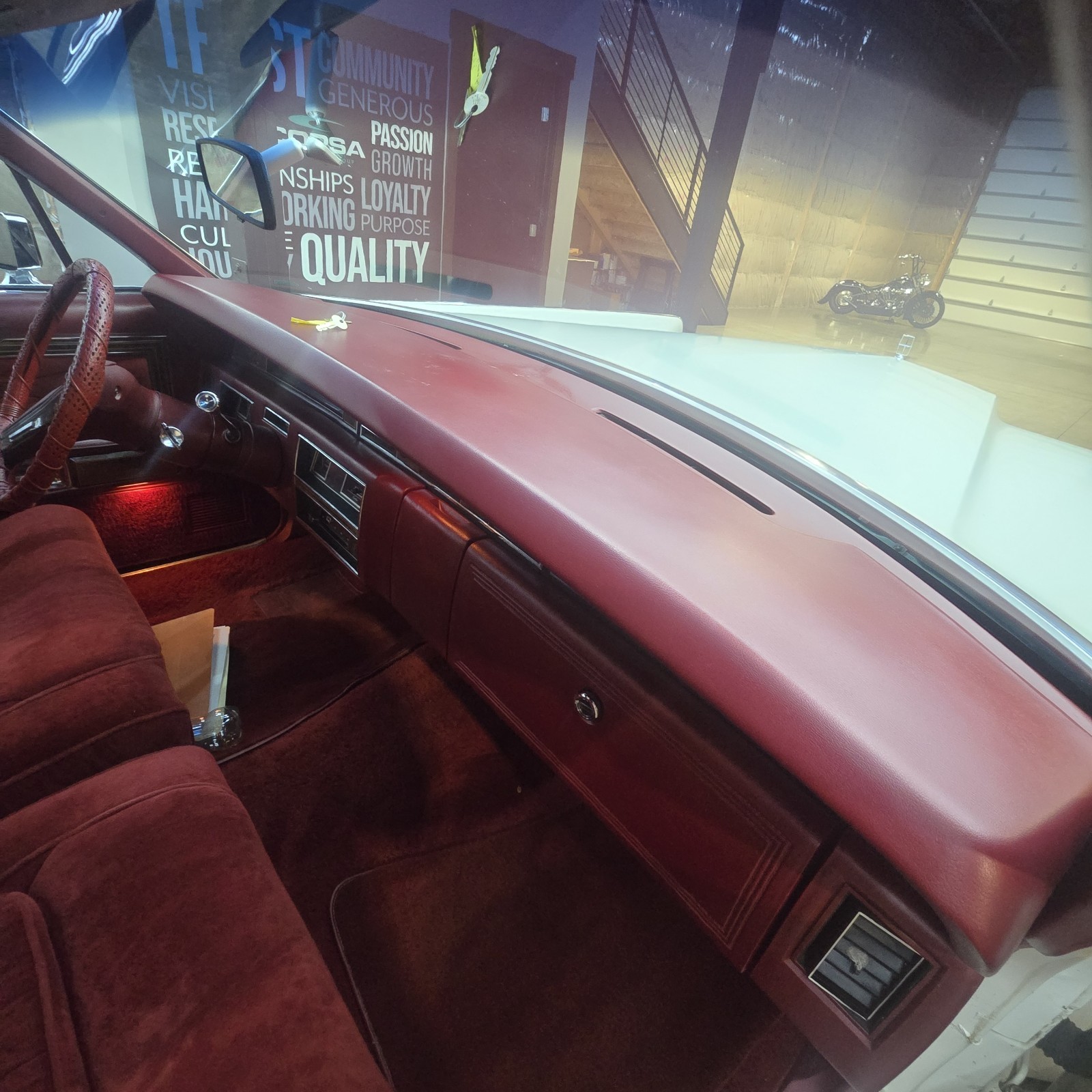 Lincoln-Town-Car-1977-23