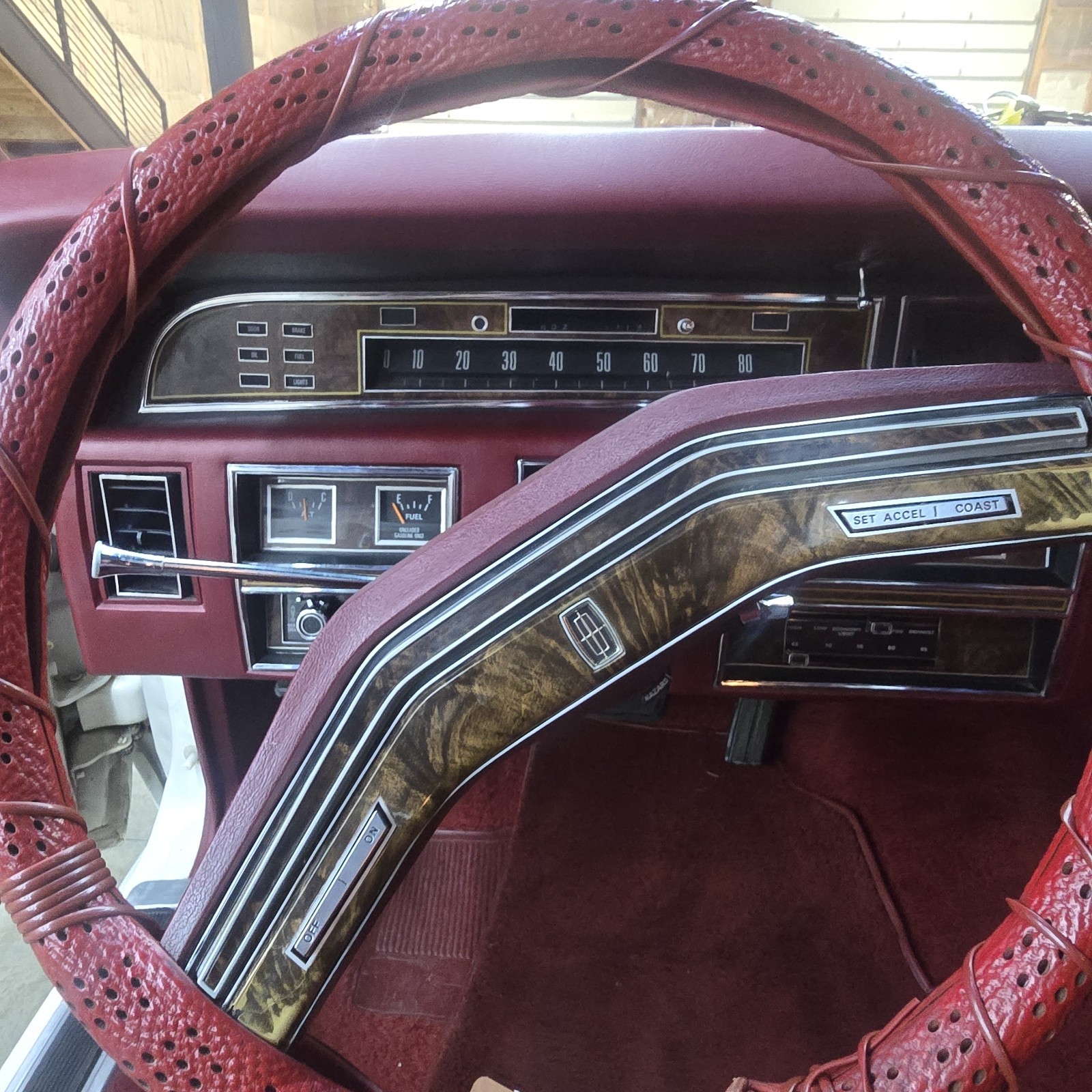 Lincoln-Town-Car-1977-25