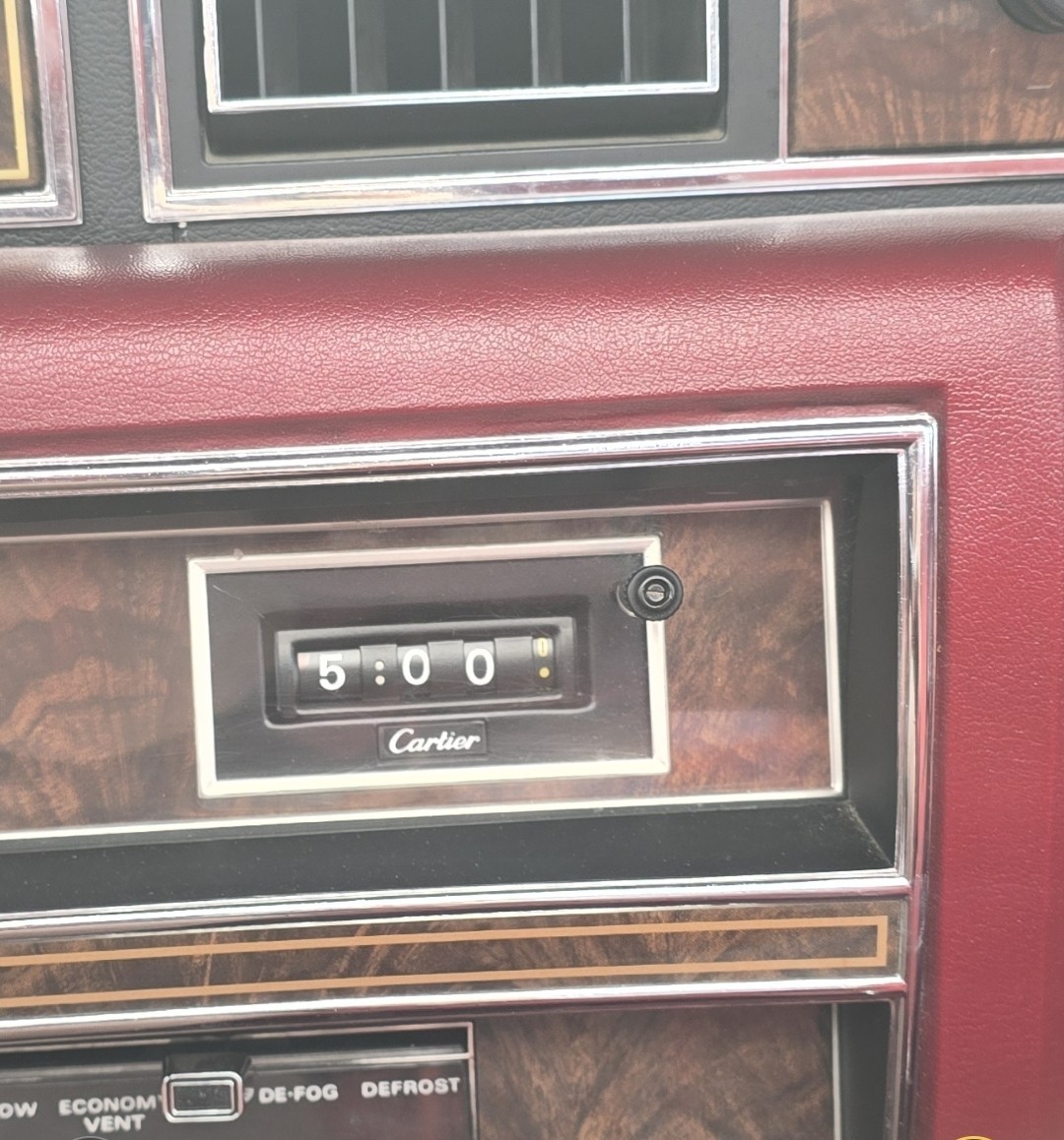 Lincoln-Town-Car-1977-3