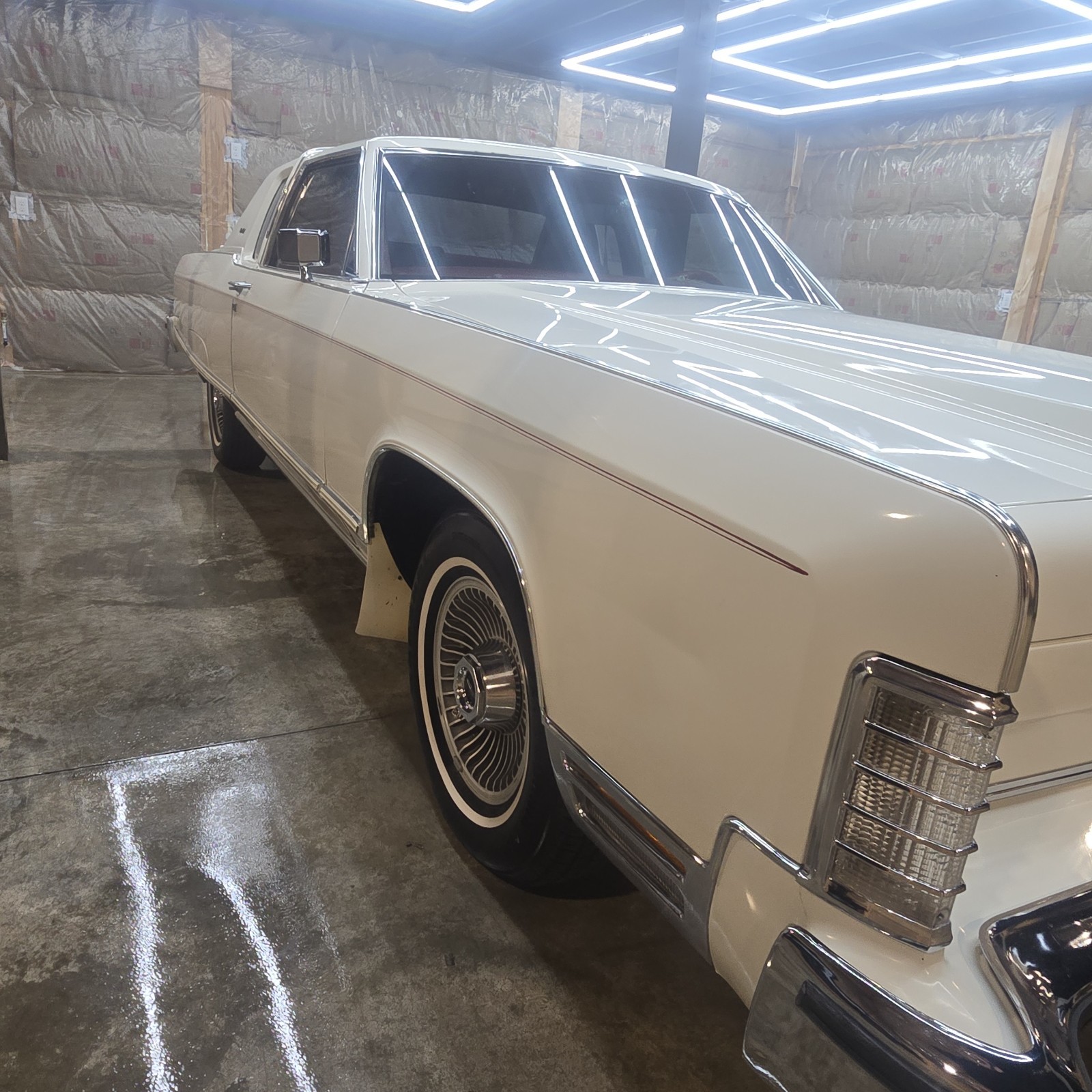 Lincoln-Town-Car-1977-5