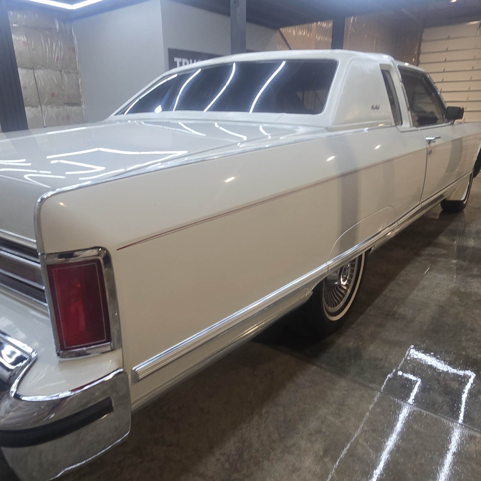 Lincoln-Town-Car-1977-6