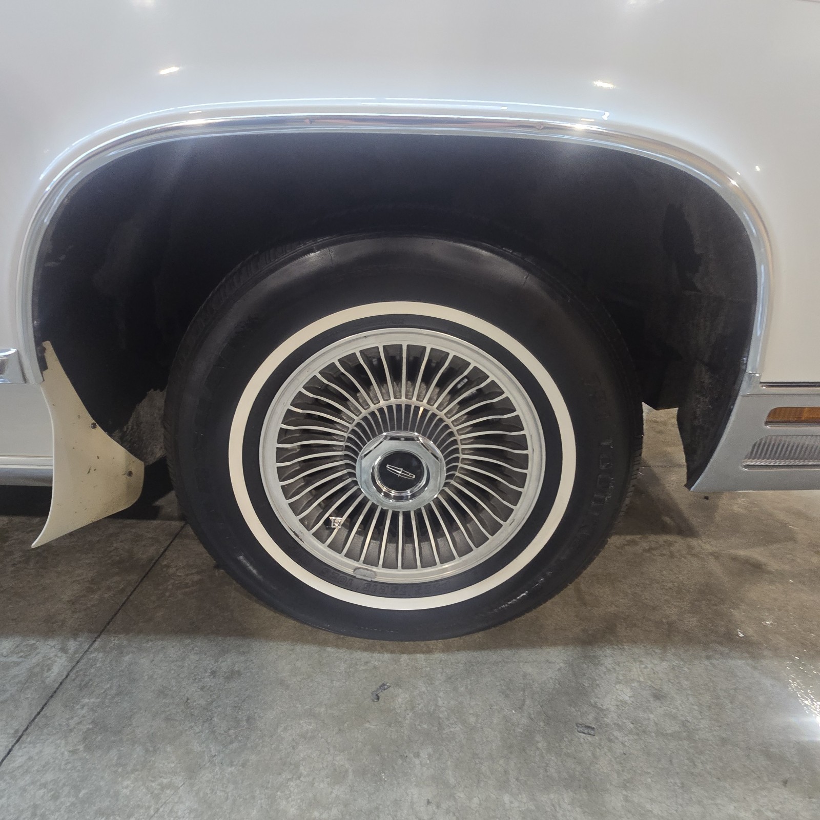 Lincoln-Town-Car-1977-8