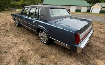 Lincoln-Town-Car-1988-Sedan-1