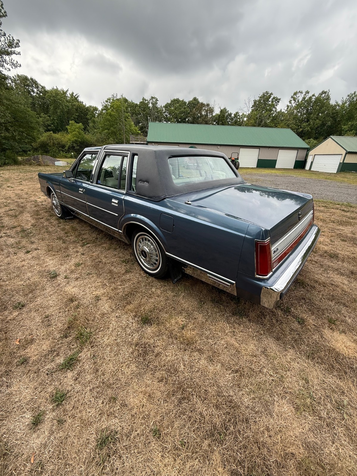 Lincoln-Town-Car-1988-Sedan-1