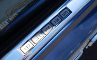 Lincoln-Town-Car-1988-Sedan-11