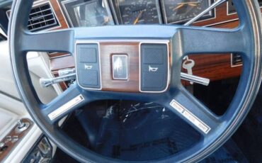 Lincoln-Town-Car-1988-Sedan-12