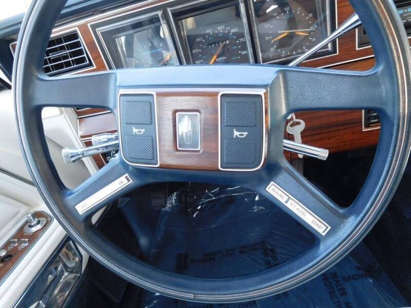 Lincoln-Town-Car-1988-Sedan-12