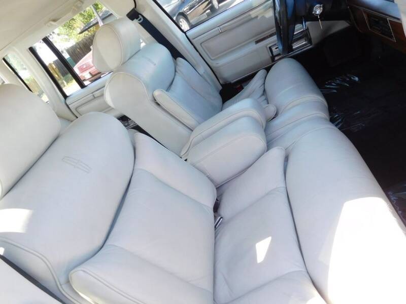 Lincoln-Town-Car-1988-Sedan-13