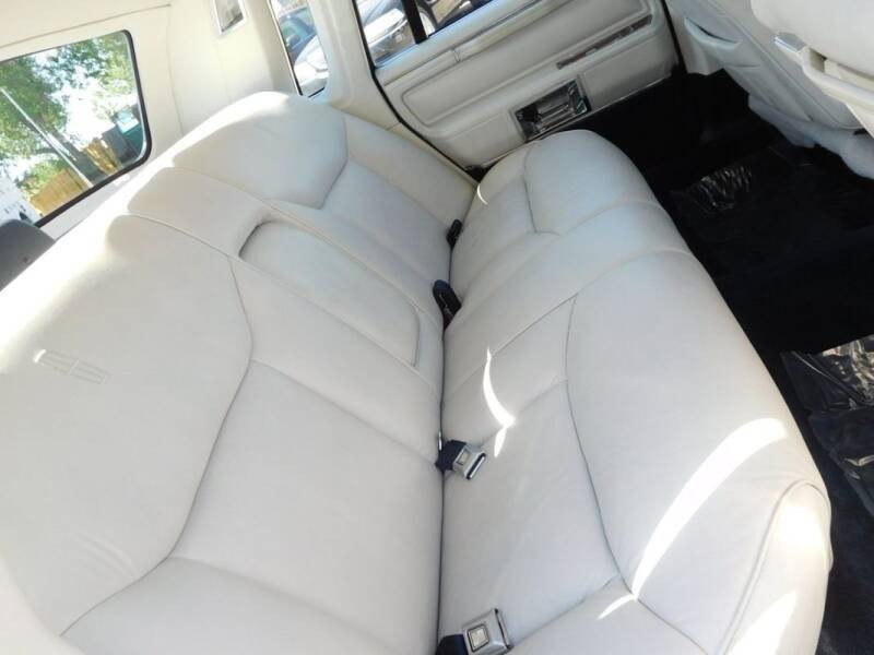 Lincoln-Town-Car-1988-Sedan-15