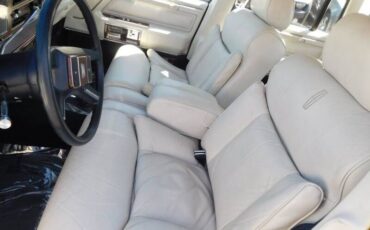 Lincoln-Town-Car-1988-Sedan-17