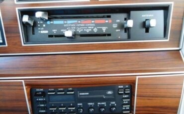 Lincoln-Town-Car-1988-Sedan-18