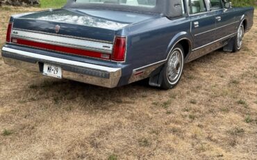 Lincoln-Town-Car-1988-Sedan-2