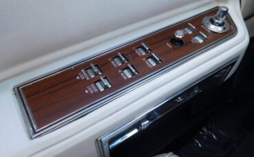 Lincoln-Town-Car-1988-Sedan-20