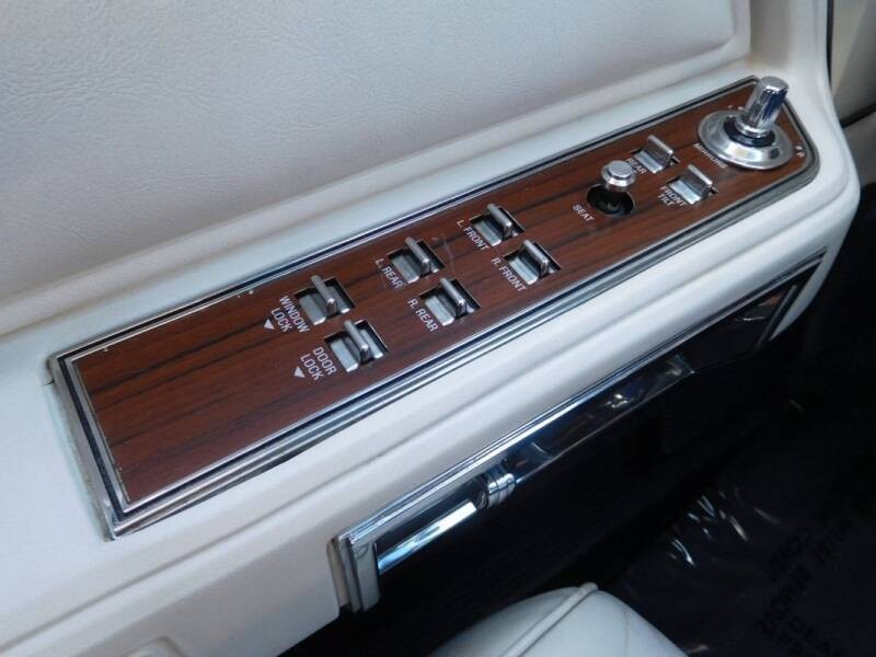 Lincoln-Town-Car-1988-Sedan-20