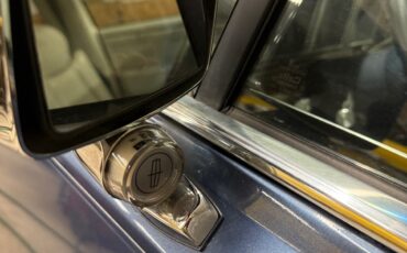 Lincoln-Town-Car-1988-Sedan-23
