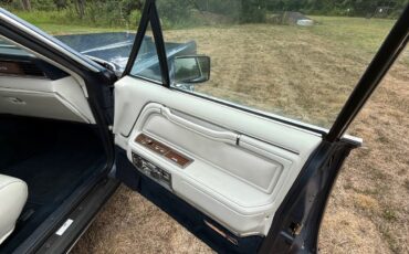 Lincoln-Town-Car-1988-Sedan-24