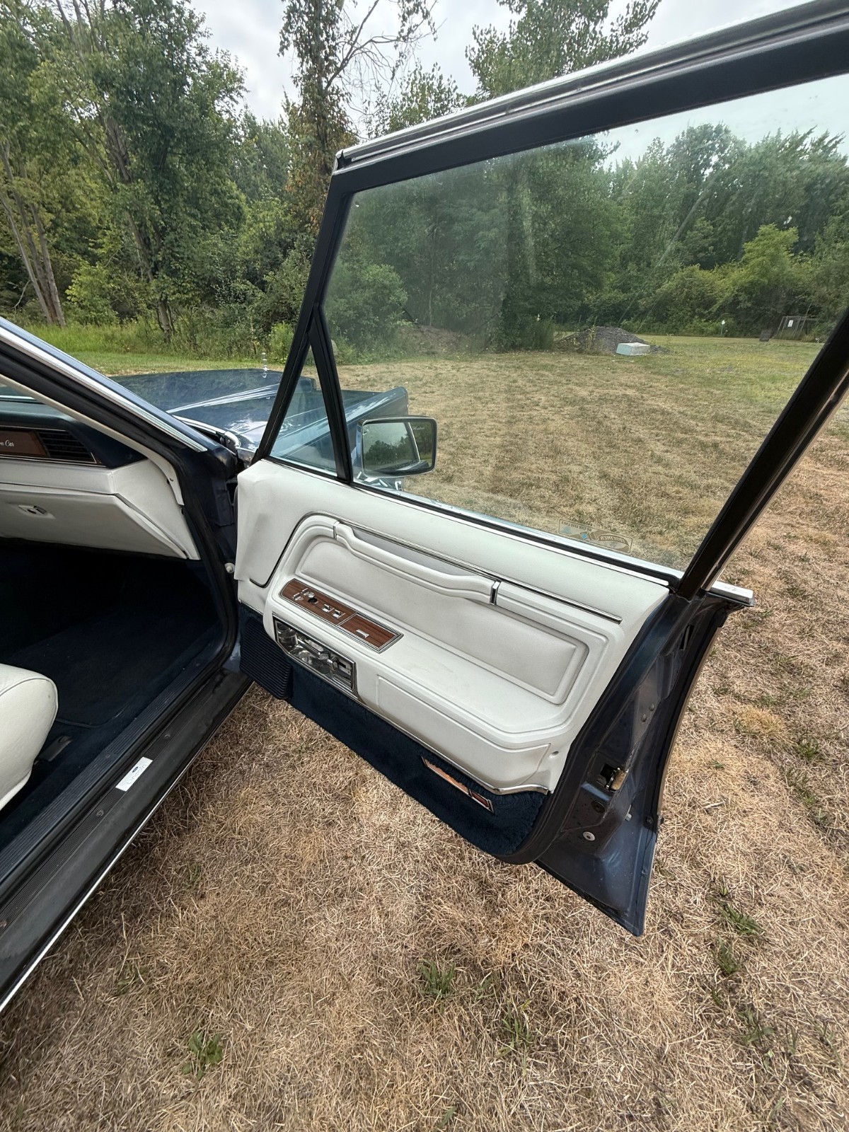 Lincoln-Town-Car-1988-Sedan-24