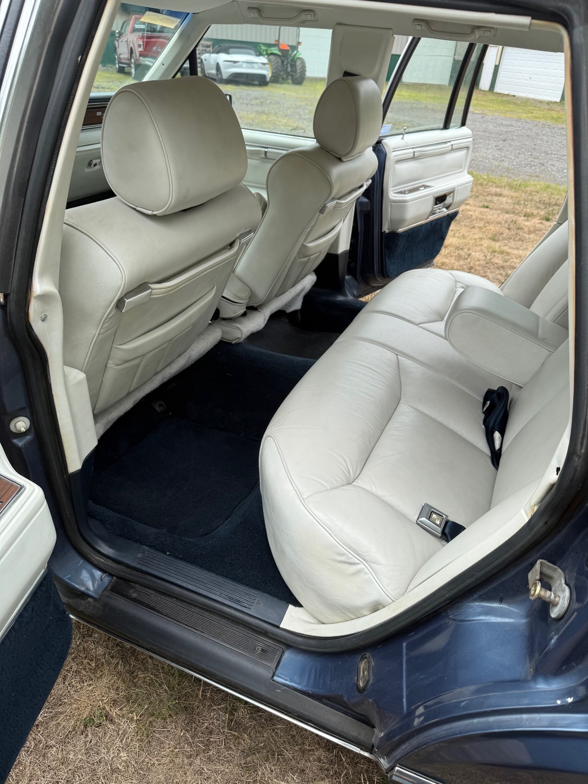 Lincoln-Town-Car-1988-Sedan-25